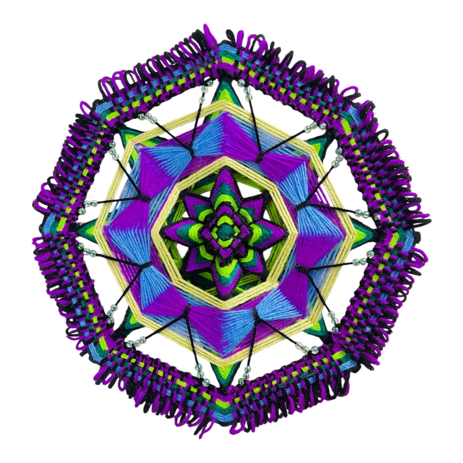 mandala_de_lana_y_flecos_diseño_mariposas_ Mandala de lana y flecos diseño mariposas